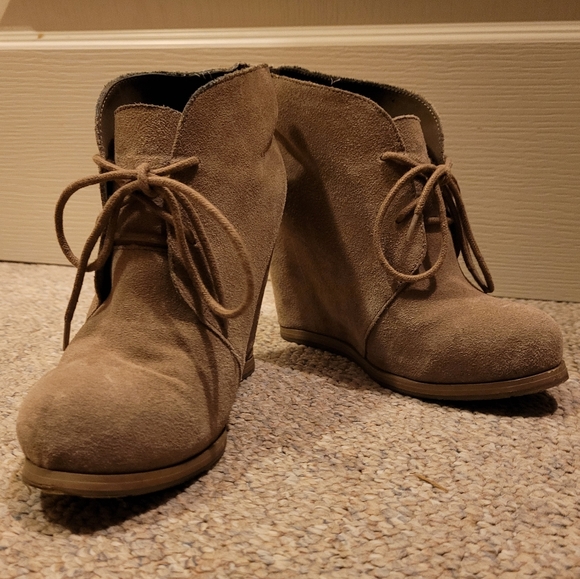 Suede DV by Dolce Vita Terri wedge booties - Picture 1 of 3